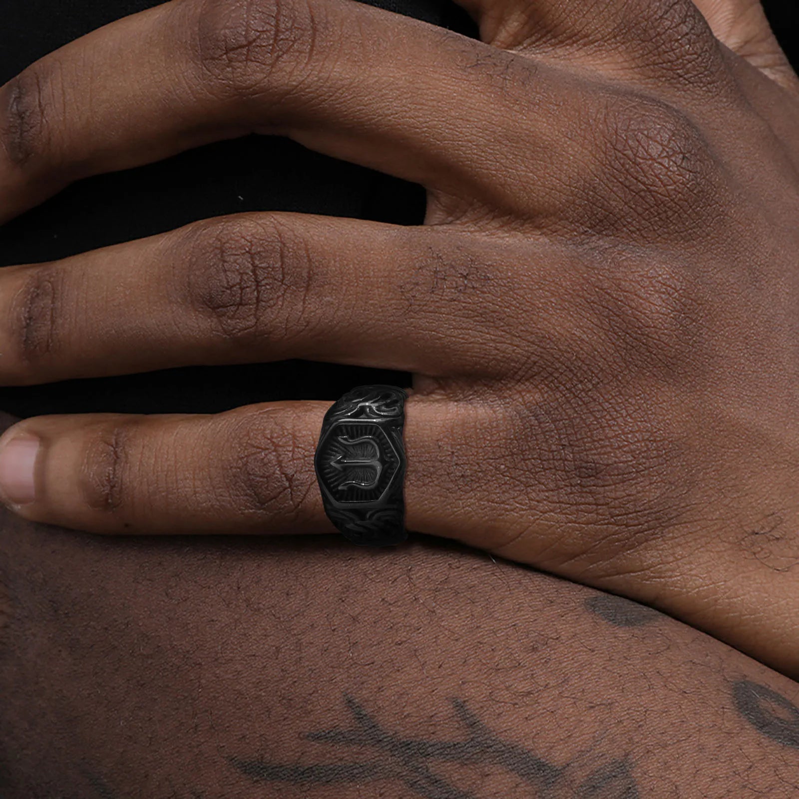 Vanguard Trident Signet Ring - Black Geometric Hexagon Design for Men